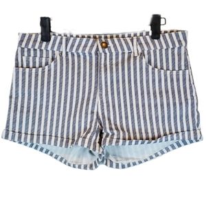 H&M Gray & White Striped Flat Front Shortie Shorts Size 8 Womens Cuff